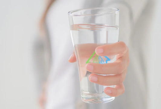 Cele 6 beneficii ale apei alcaline care te vor ghida spre o viață plină de energie, vitalitate, potențial