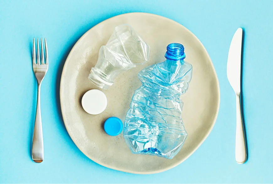 Renunță la apa îmbuteliată! Află ce costuri implică pe an